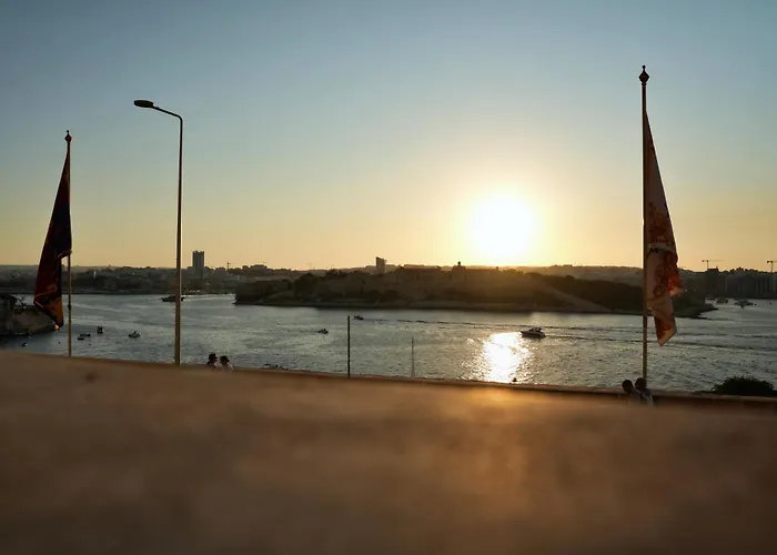 Grand Terrace 1 By Vallettastay Apartman